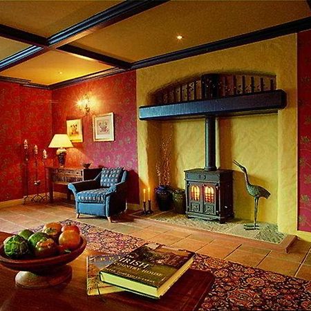 Whitegates Pub & Accommodation Killarney Dış mekan fotoğraf
